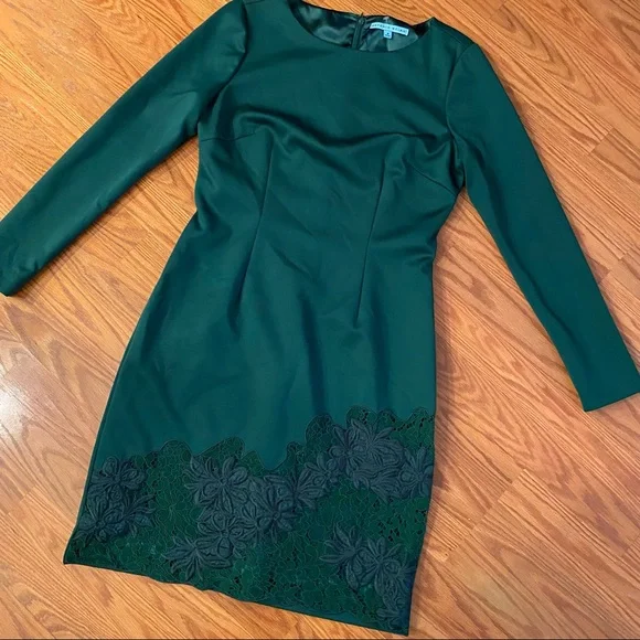 Emerald Lace Long Sleeve Dress Size 8 - Picture 2 of 9